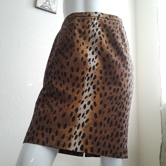 MICHAEL Michael Kors Dresses & Skirts - 🔥Sale 🔥 Michael kors Animal print Skirt size 4